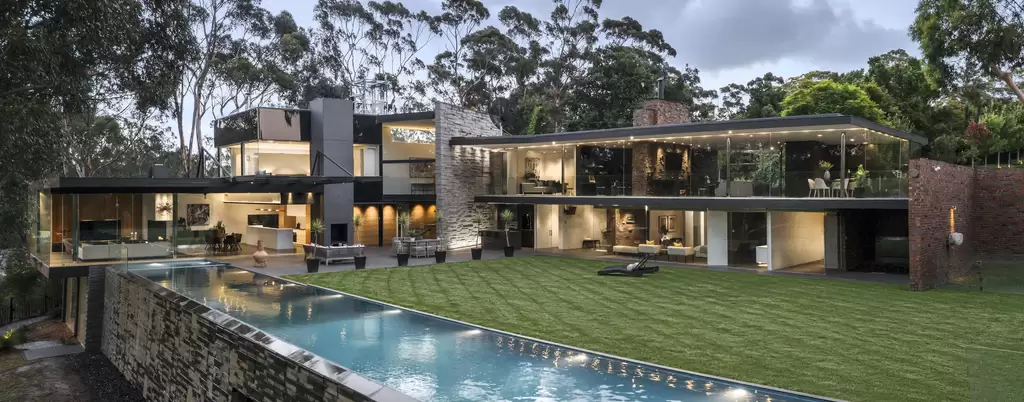 19-21 Riverside Road, Ivanhoe Sold by Christie's International Real Estate Victoria