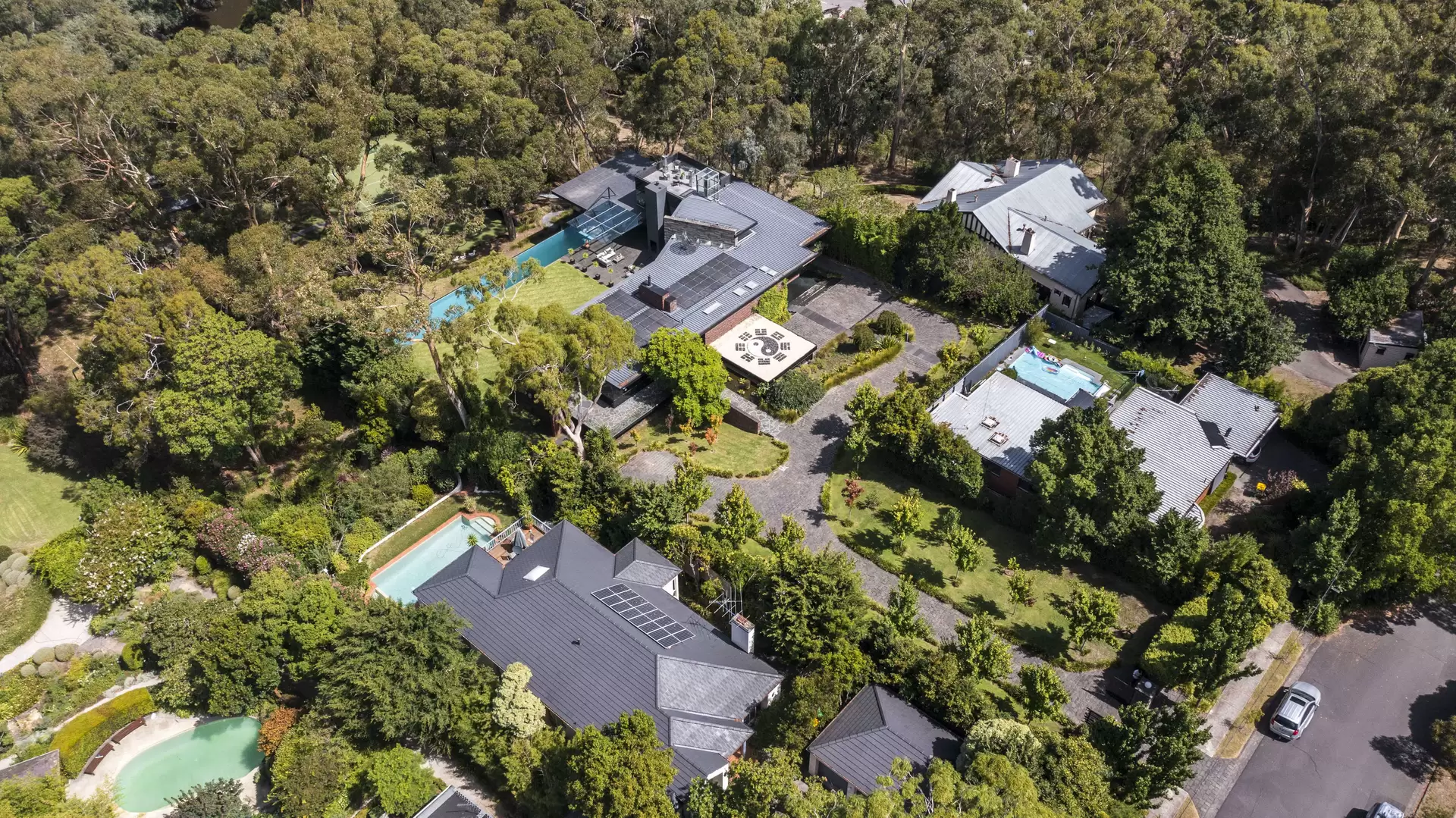 19-21 Riverside Road, Ivanhoe Sold by Christie's International Real Estate Victoria - image 1