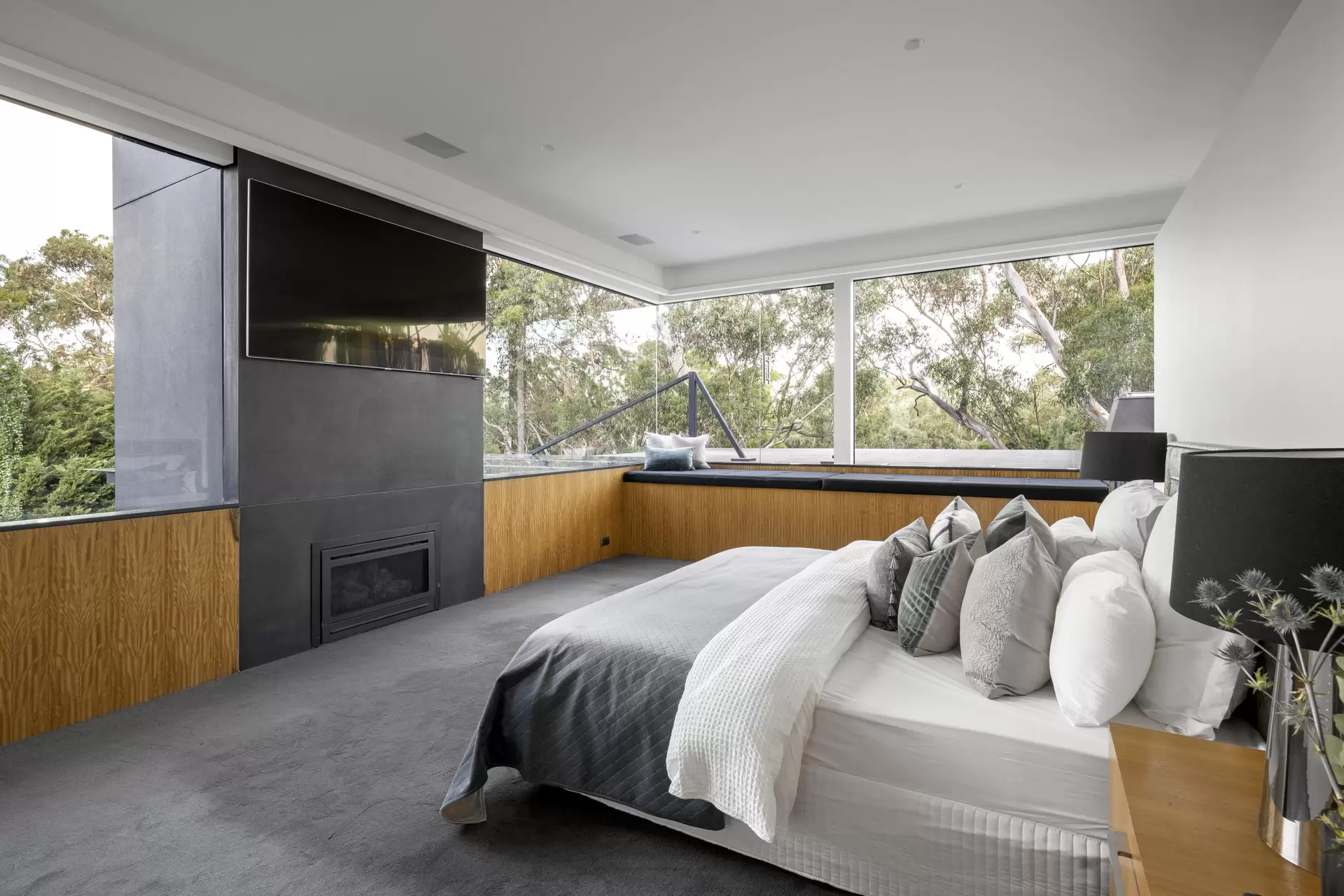 19-21 Riverside Road, Ivanhoe Sold by Christie's International Real Estate Victoria - image 1